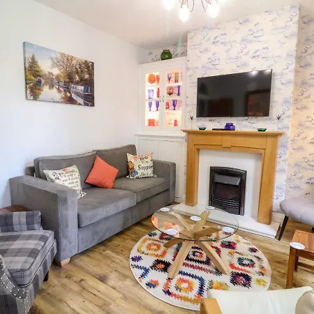 Through The Looking Glass 펜션 리펀