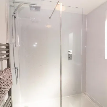 펜션 Through The Looking Glass *