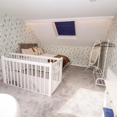 Through The Looking Glass 펜션