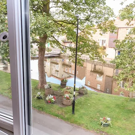 Through The Looking Glass Holiday home *
